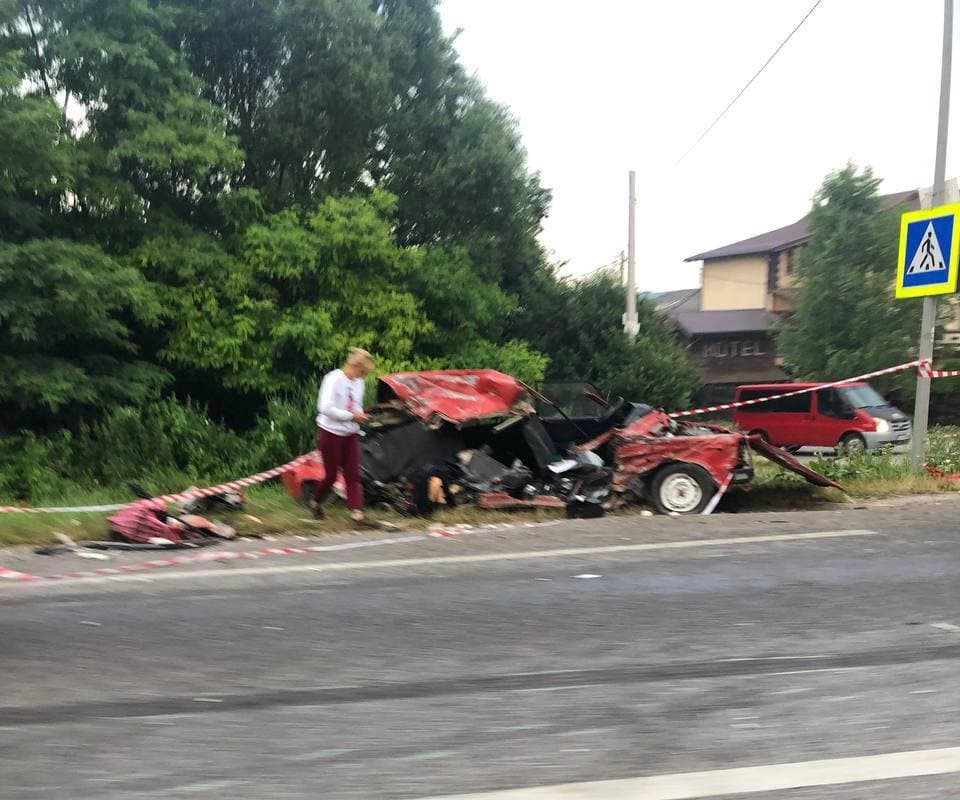 Двоє людей загинули: під Львовом 17-річний водій без прав скоїв аварію