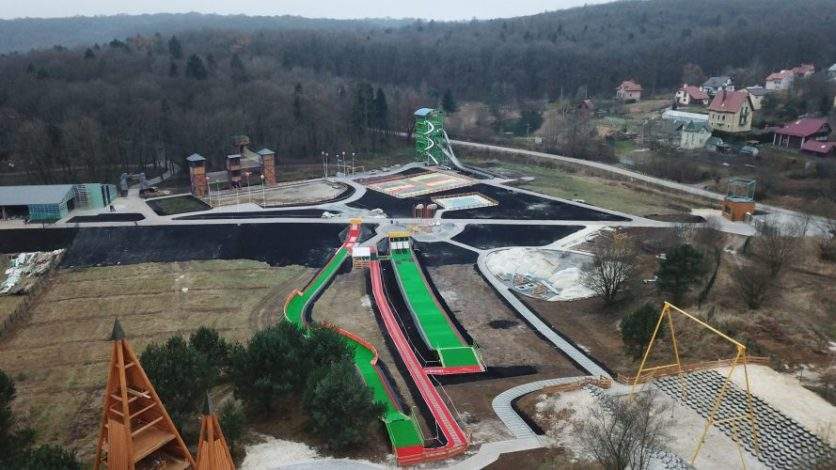 Впала з атракціону: у «Бухті Вікінгів» загинула жінка