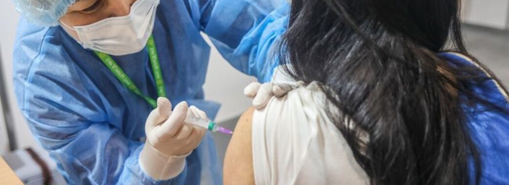Вакцини від коронавірусу можна змішувати: в МОЗ готують рекомендації