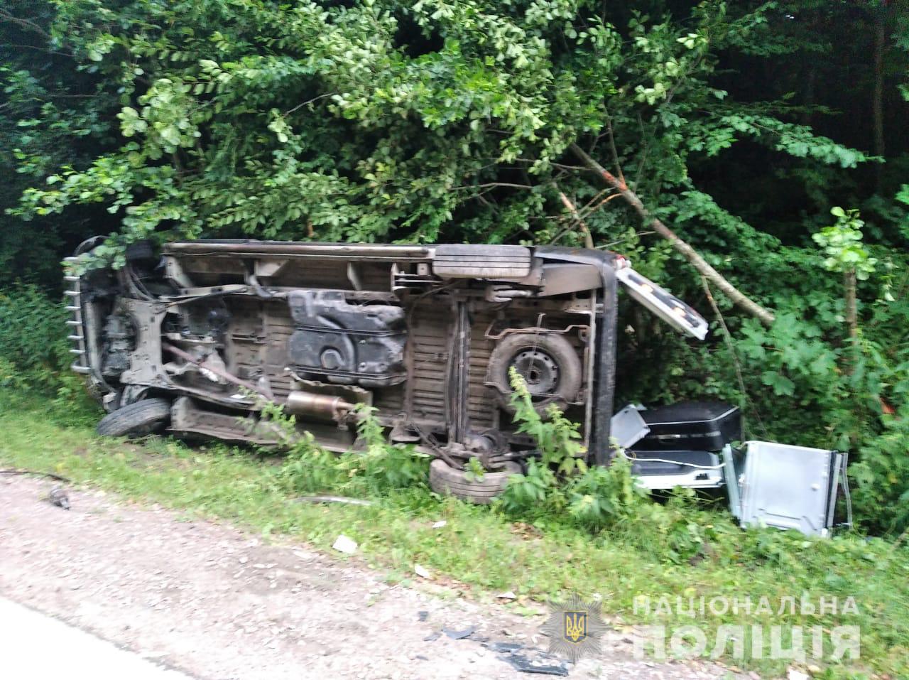 Неподалік Перемишлян на смерть розбився 37-річний водій мікроавтобуса