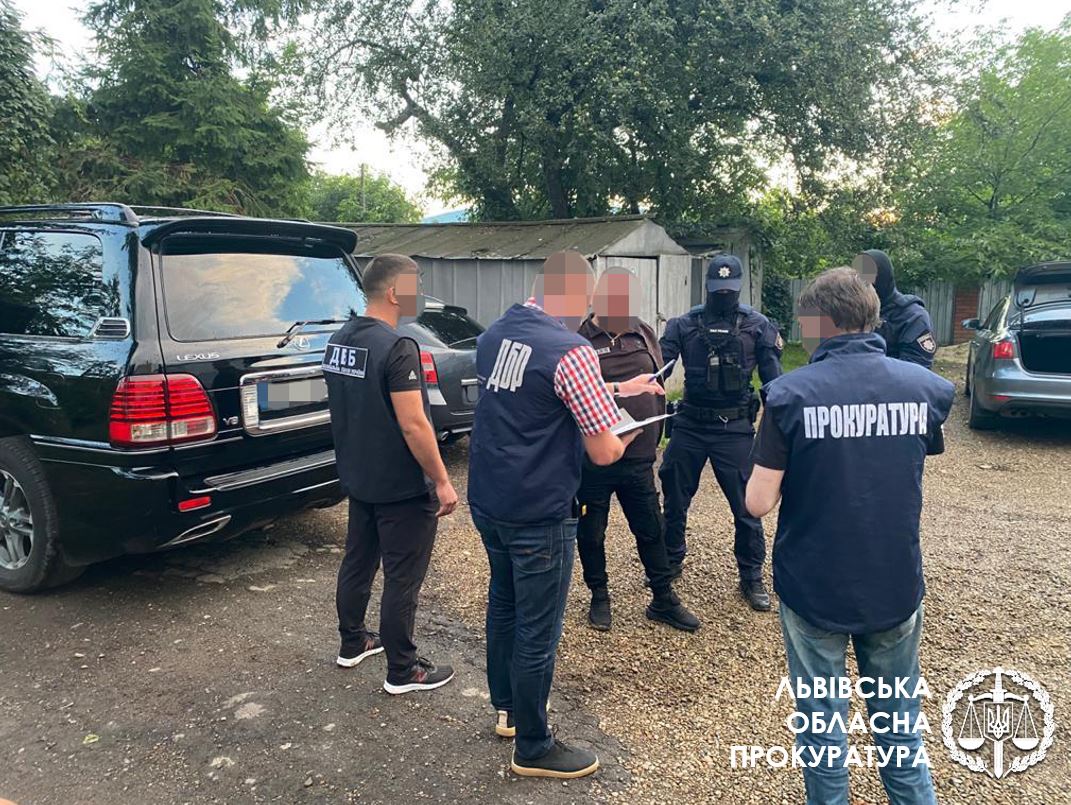 Вимагав хабарі у підлеглого: затримали начальника підрозділу патрульної поліції