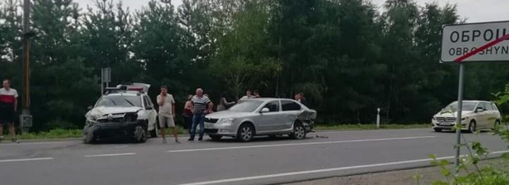 У ДТП за участю поліцейського авто біля Львова постраждало 4 людей