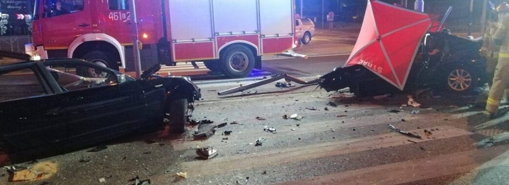 Автомобіль розрізало навпіл: у жахливій аварії в Польщі загинули троє українців(ФОТО)