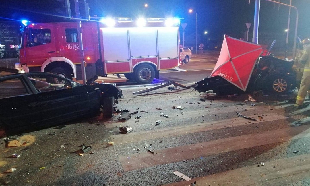 Автомобіль розрізало навпіл: у жахливій аварії в Польщі загинули троє українців(ФОТО)