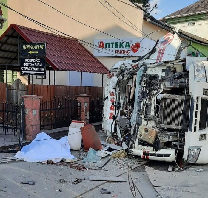 У загиблого в Рудках водія вантажівки залишилося четверо дітей: у Держпраці розпочали розслідування