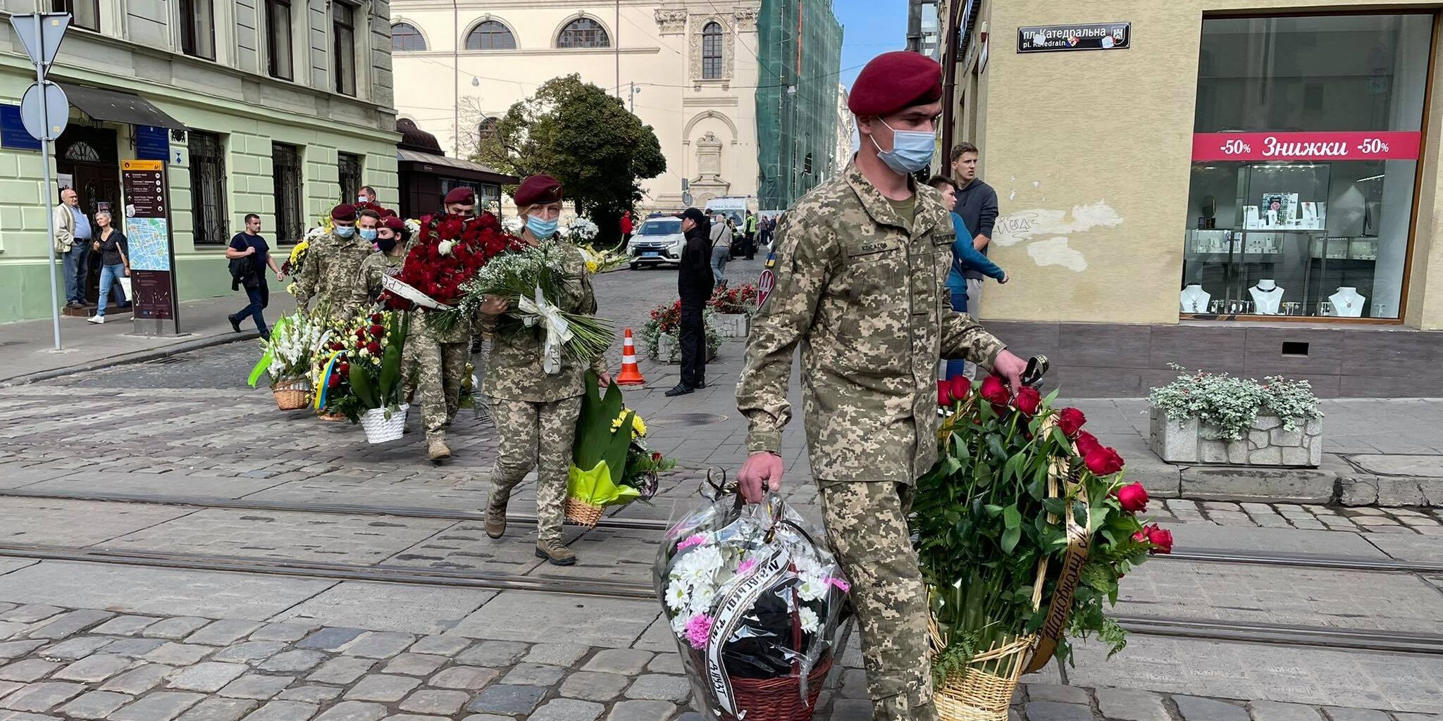 «Він не жив для себе, а оточуючим себе роздавав»: у Львові попрощалися з ветераном АТО Іваном Маланичем
