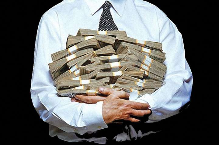 Стало відомо, які зарплати за серпень отримали українські міністри та їх заступники