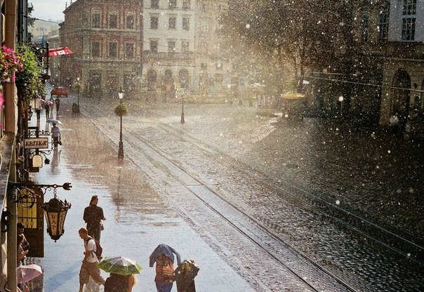 Мешканців Львівщини знову застерігають про грози