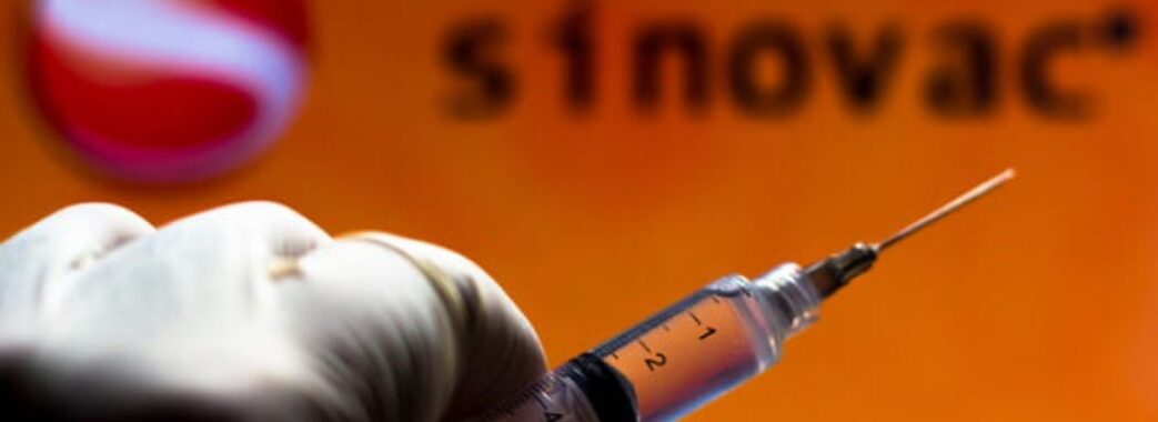 Третя доза COVID-вакцини Sinovac підвищує активність антитіл проти “Дельти”. Дослідження