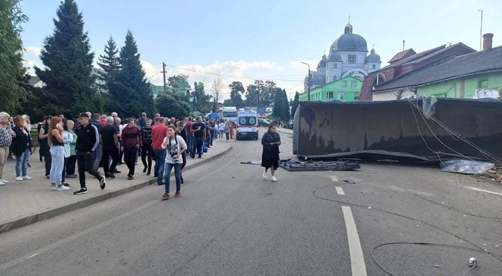 Медики рятують життя двом дітям, які постраждали у смертельній ДТП на Самбірщині