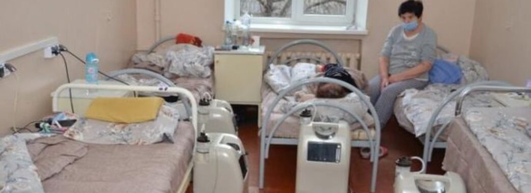 «Ковідні» лікарні Львівщини заповнені майже на 60 відсотків: як живе область у «помаранчевій» зоні