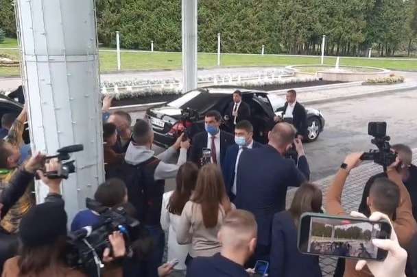 Зеленський прибув у Трускавець на з’їзд «Слуг народу»