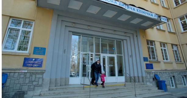 У реанімації рятують тримісячне немовля: львівський ОХМАТДИТ готують до напливу дітей з коронавірусом