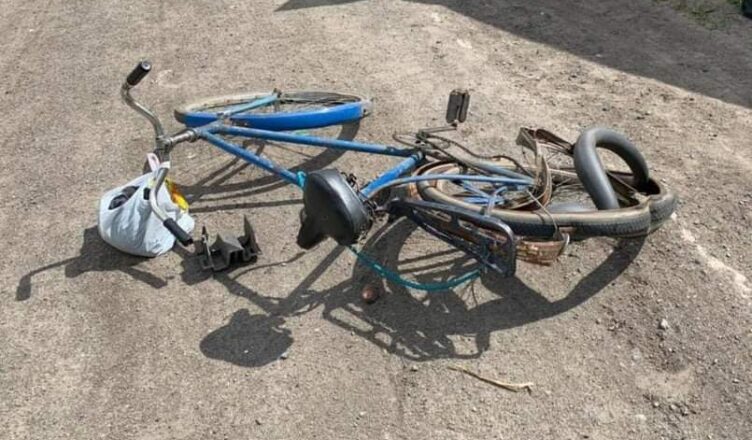 Наїхала маршрутка, а тоді автомобіль: на Самбірщині у жахливій аварії загинув велосипедист