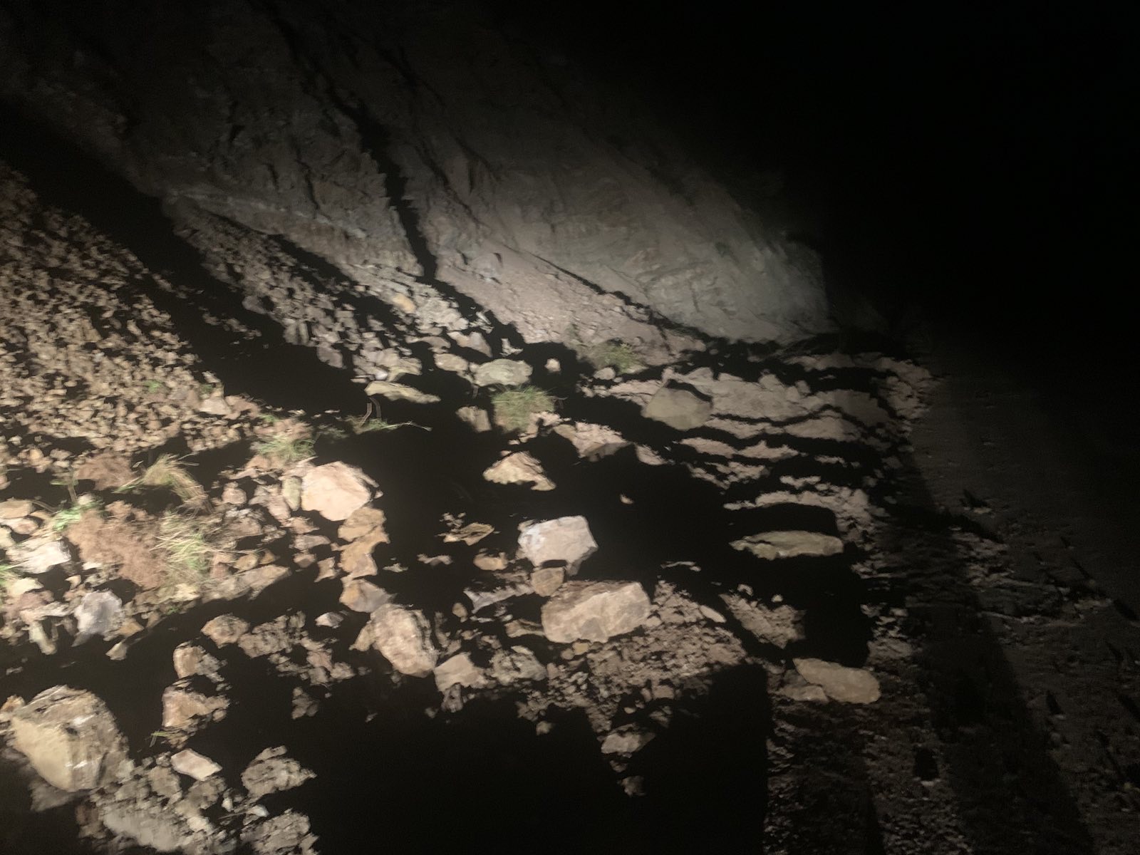 На дорозі Стрілки-Мшанець обвал: ситуацію ліквідували за 20 хвилин (ФОТО, ВІДЕО)