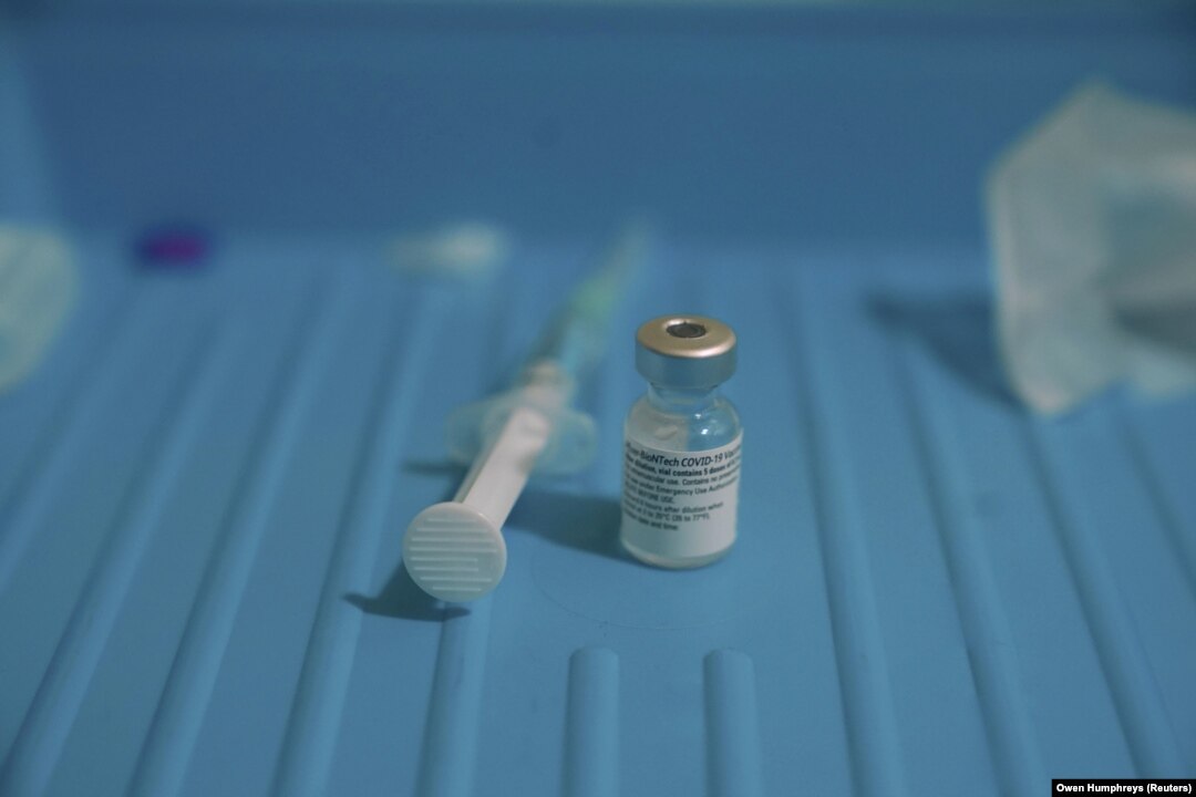 В Україні випробують французько-британську вакцину від COVID-19