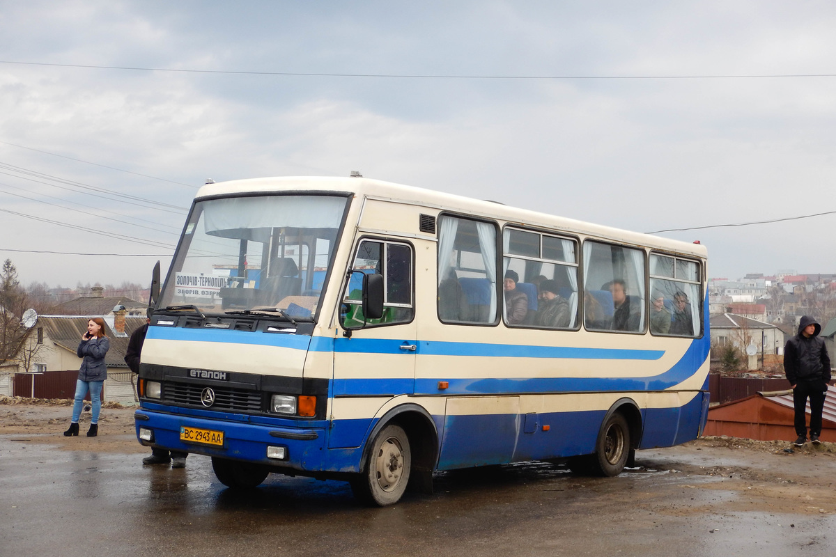 Вакцинуватимуть на автостанціях і вчитимуть користуватись “Дією”: у понеділок запрацюють нові обмеження