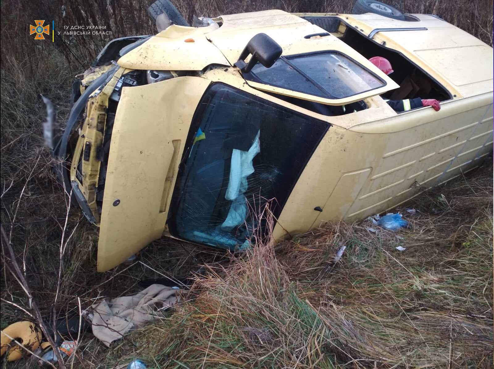 Затисло під перевернутим авто: на Яворівщині у ДТП загинула жінка