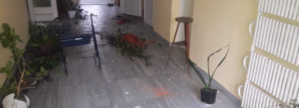 Лікарі та пацієнти Комарнівської лікарні постраждали від невідомого нападника
