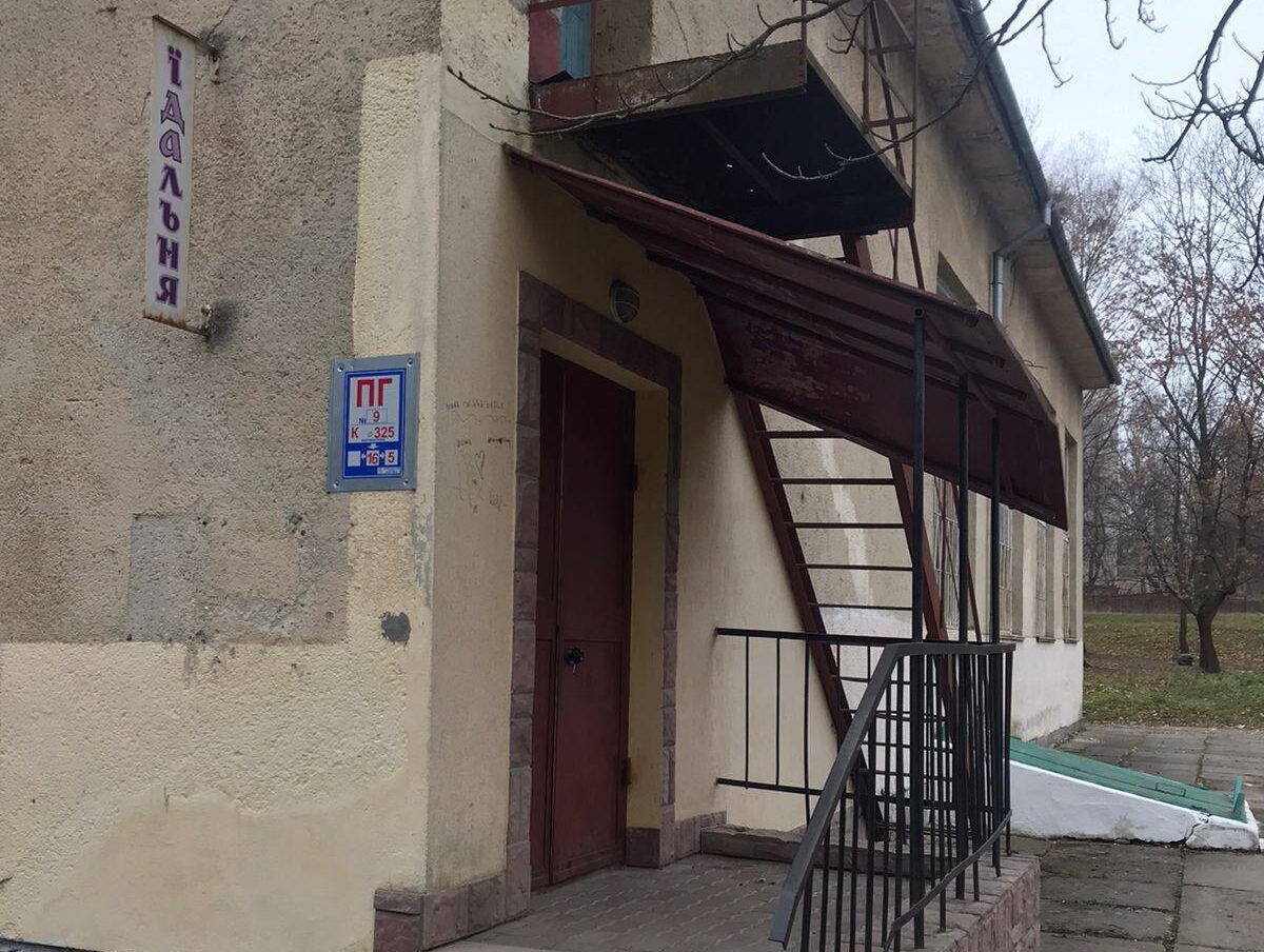 У Новому Роздолі на порозі коледжу залишили немовля