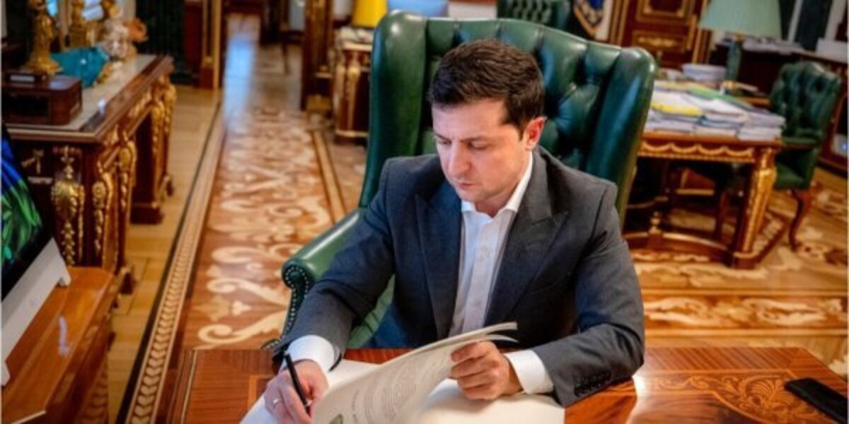 Президентська тисяча: Зеленський обіцяє гроші вакцинованим