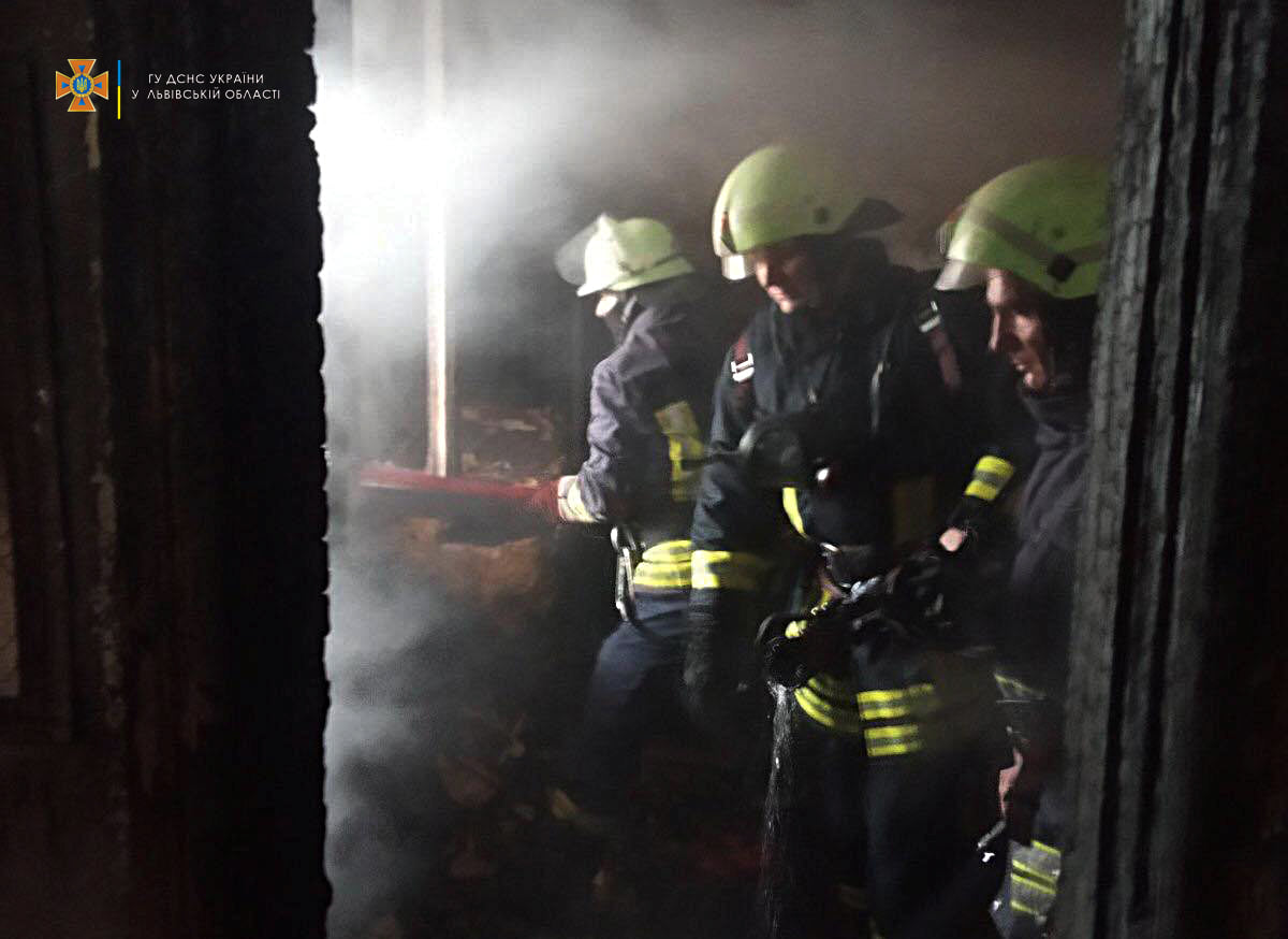 Смерть на колії та у вогні: які нещасні випадки трапились на Львівщині за останню добу