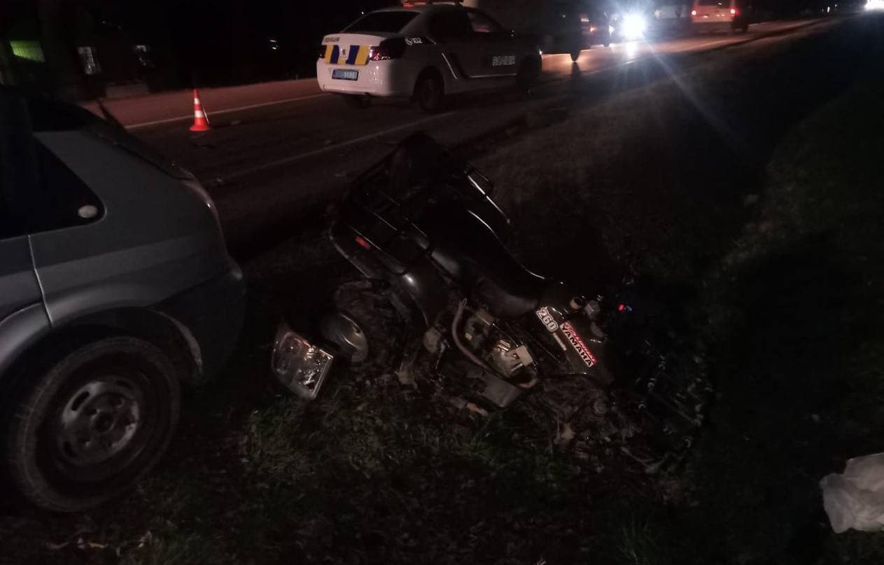 На Львівщині квадроцикл зіткнувся з автомобілем: є постраждалі