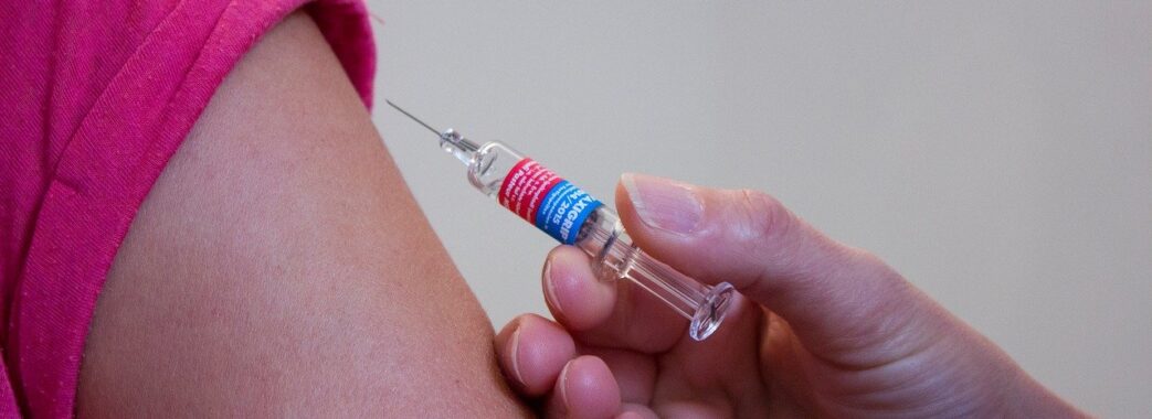 Українці зможуть щепитись додатковою дозою вакцини проти COVID-19