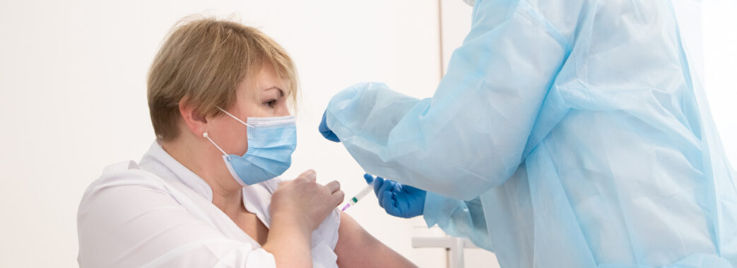 На Львівщині 99% медиків вакциновані від коронавірусу