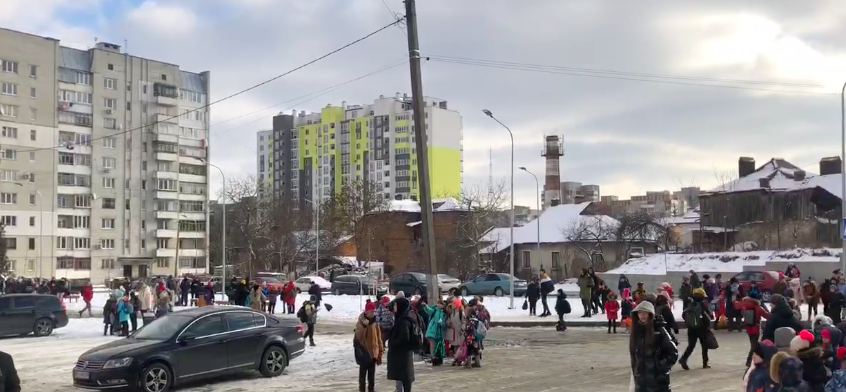 У Львові зі всіх шкіл евакуювали дітей через повідомлення про замінування