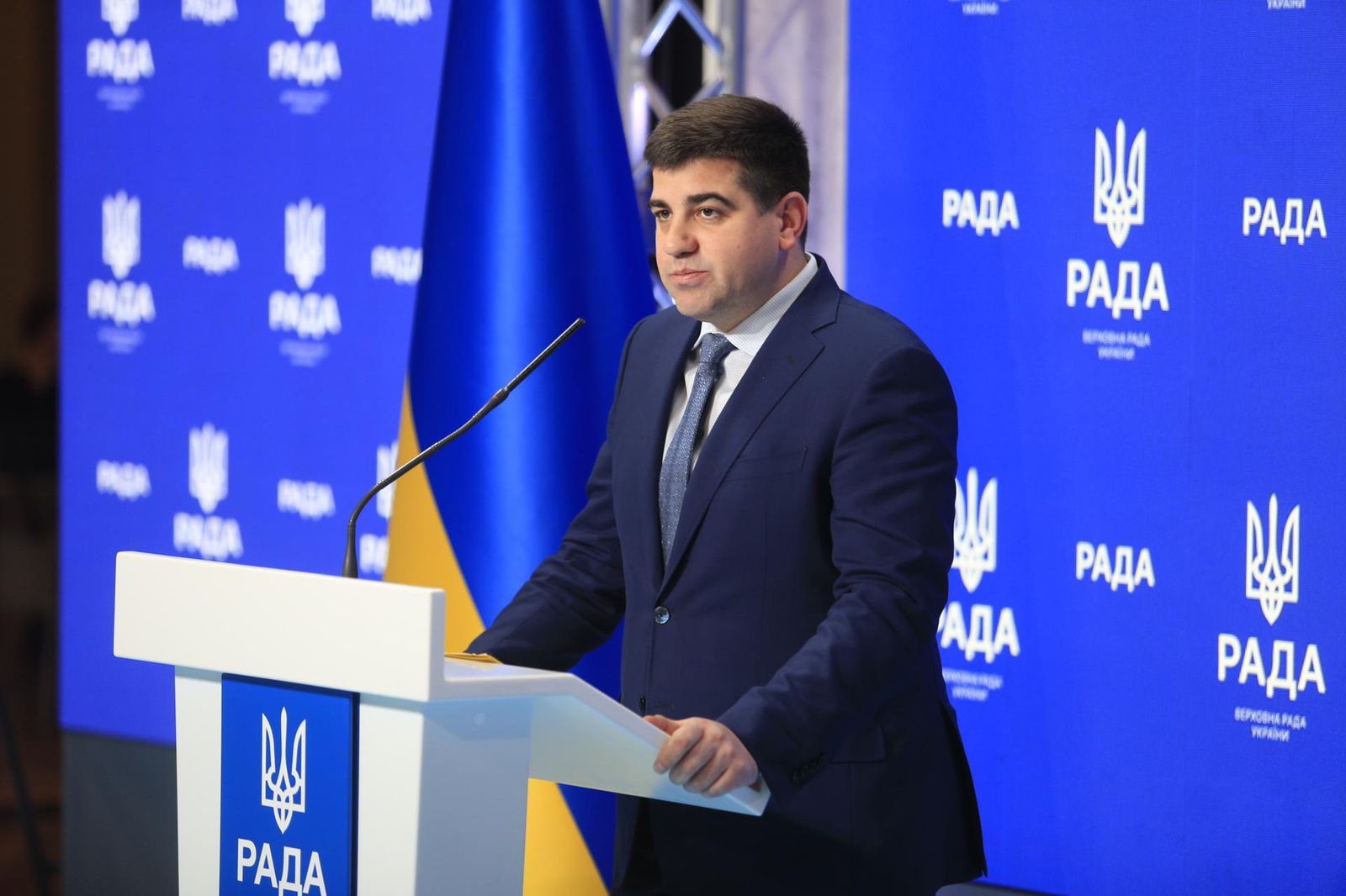 У Верховній Раді пропонують підняти зарплату шкільним медсестрам