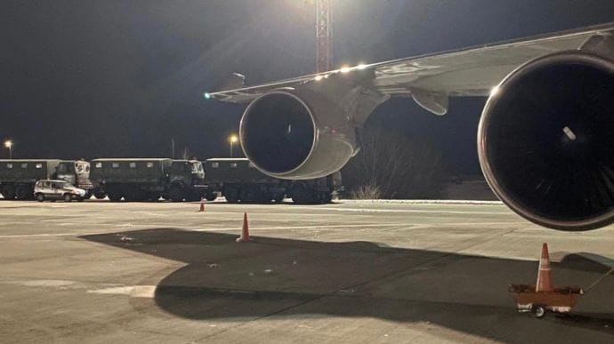 Україна отримала 80 тонн зброї від США