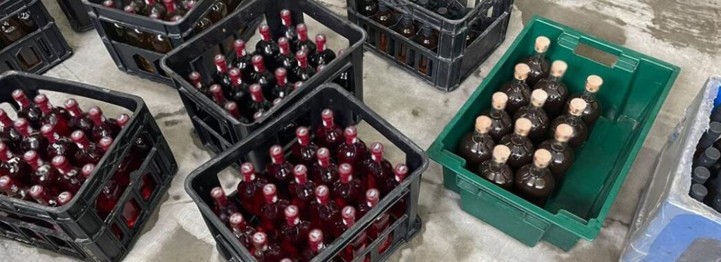 Щомісячний обіг понад 1 мільйон: на Львівщині підпільно виготовляли алкоголь