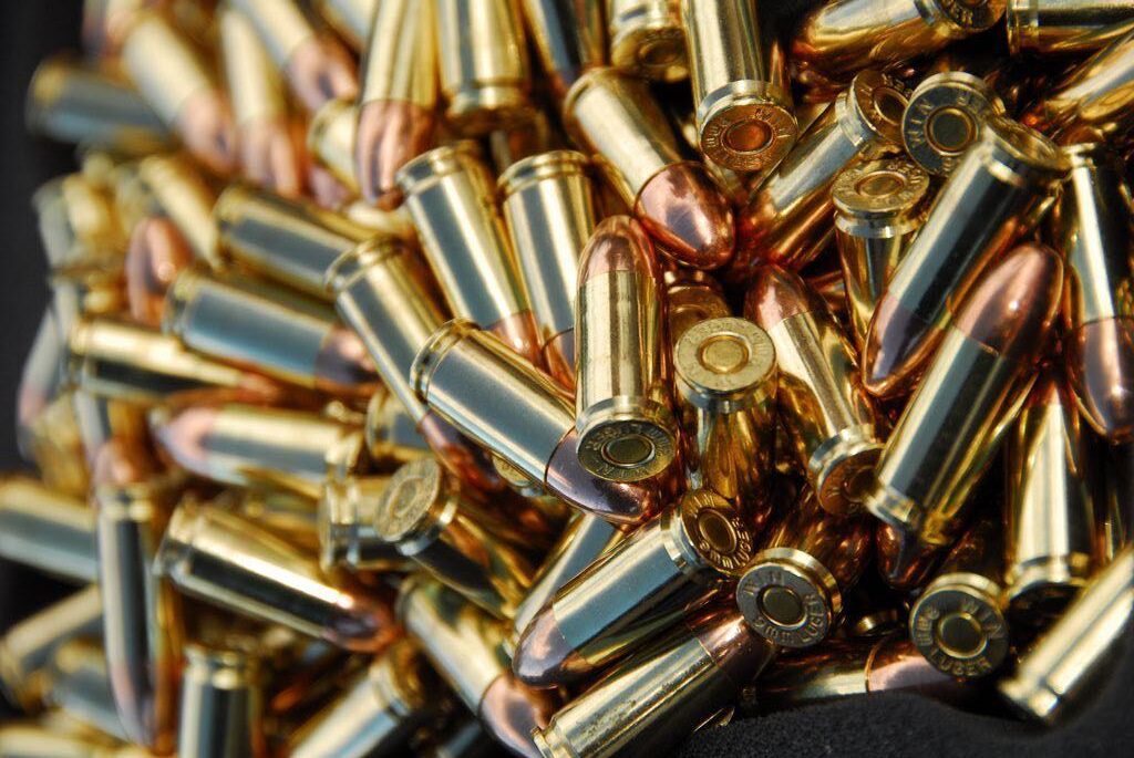 Легальна зброя на Львівщині: скільки, для кого і як стати її власником