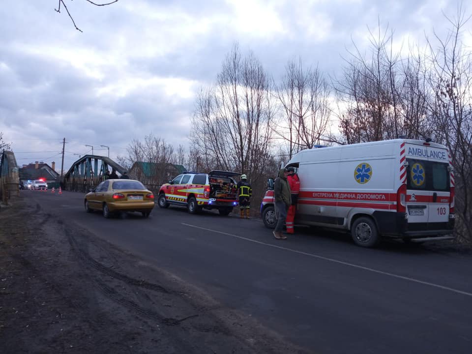 У Червонограді авто злетіло у річку (ОНОВЛЕНО)