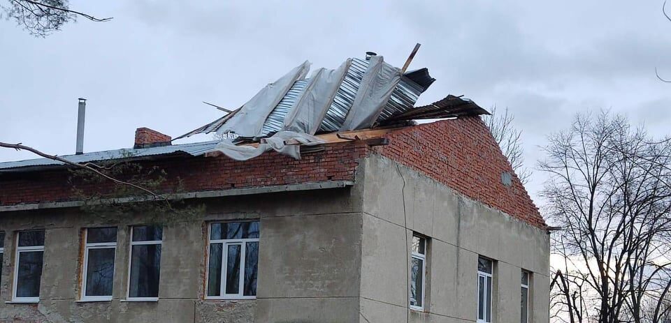 Вітер зірвав частину даху зі Стебницької лікарні