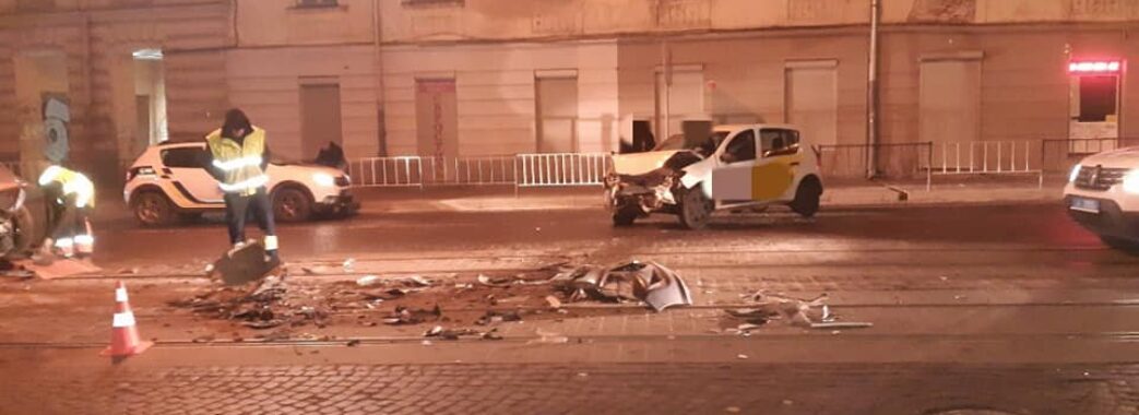 Вночі на площі Митній п’яний водій спричинив аварію (ВІДЕО)