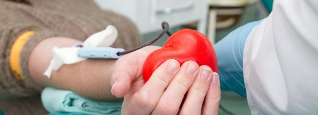 Медики просять донорів крові записуватися у чергу через DonorUA