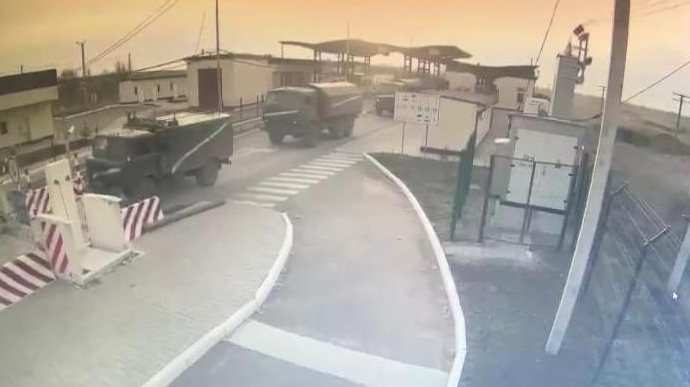 Колони російської військової техніки перетнули кордон у чотирьох областях (ВІДЕО)