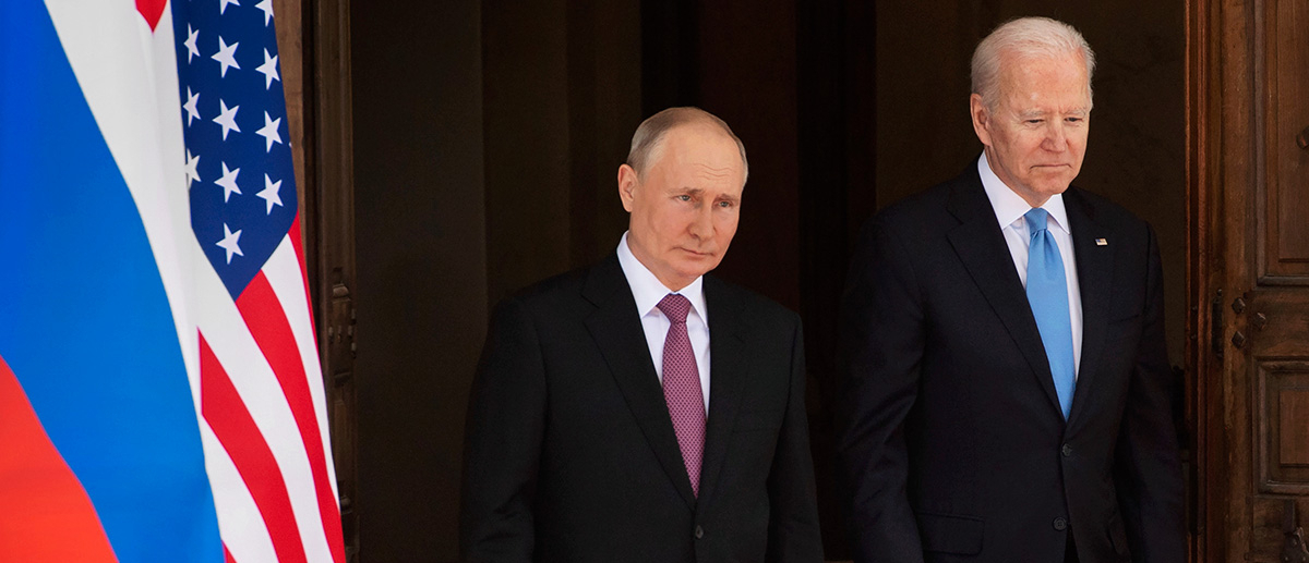 Макрон переконав Путіна і Байдена зустрітися ще раз