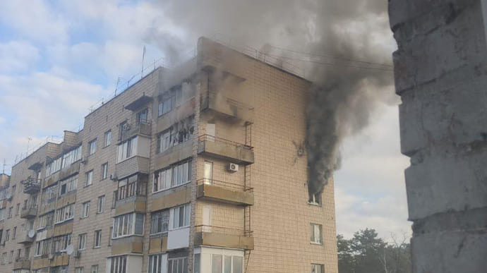 У Бучі під обстріл потрапила 9-ти поверхівка