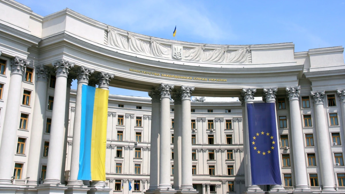 Негайно залишити територію РФ, – МЗС закликало українців виїхати з Росії
