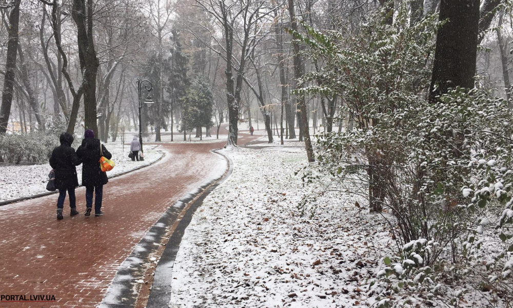 У Львові спокійно, ходить транспорт, служби працюють, – Садовий
