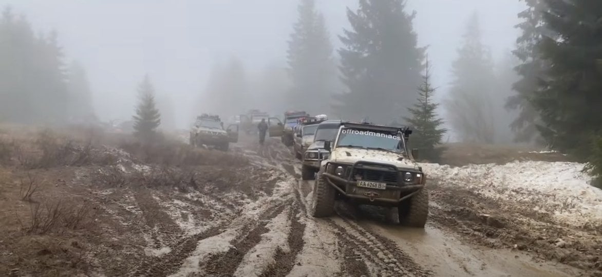 Не було перекладача: польських джиперів не можуть покарати за їзду «Королівськими Бескидами»