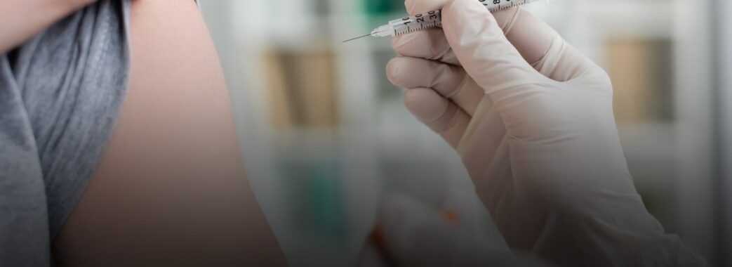 З 14 березня нараховуватимуть 500 грн за бустерну вакцинацію