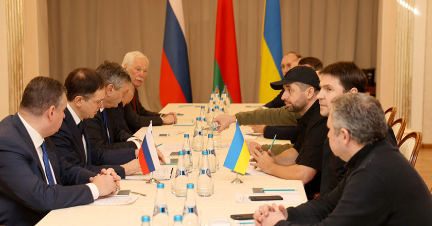 Українська та російська делегації їдуть до столиць для консультацій — Подоляк