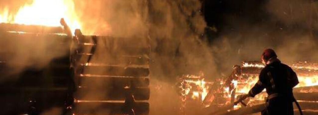 У «Шевченківському гаю» згоріла дерев’яна хата (ВІДЕО)