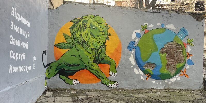 Потенційний ресурс: тепер львів’яни зможуть здати свій зношений одяг