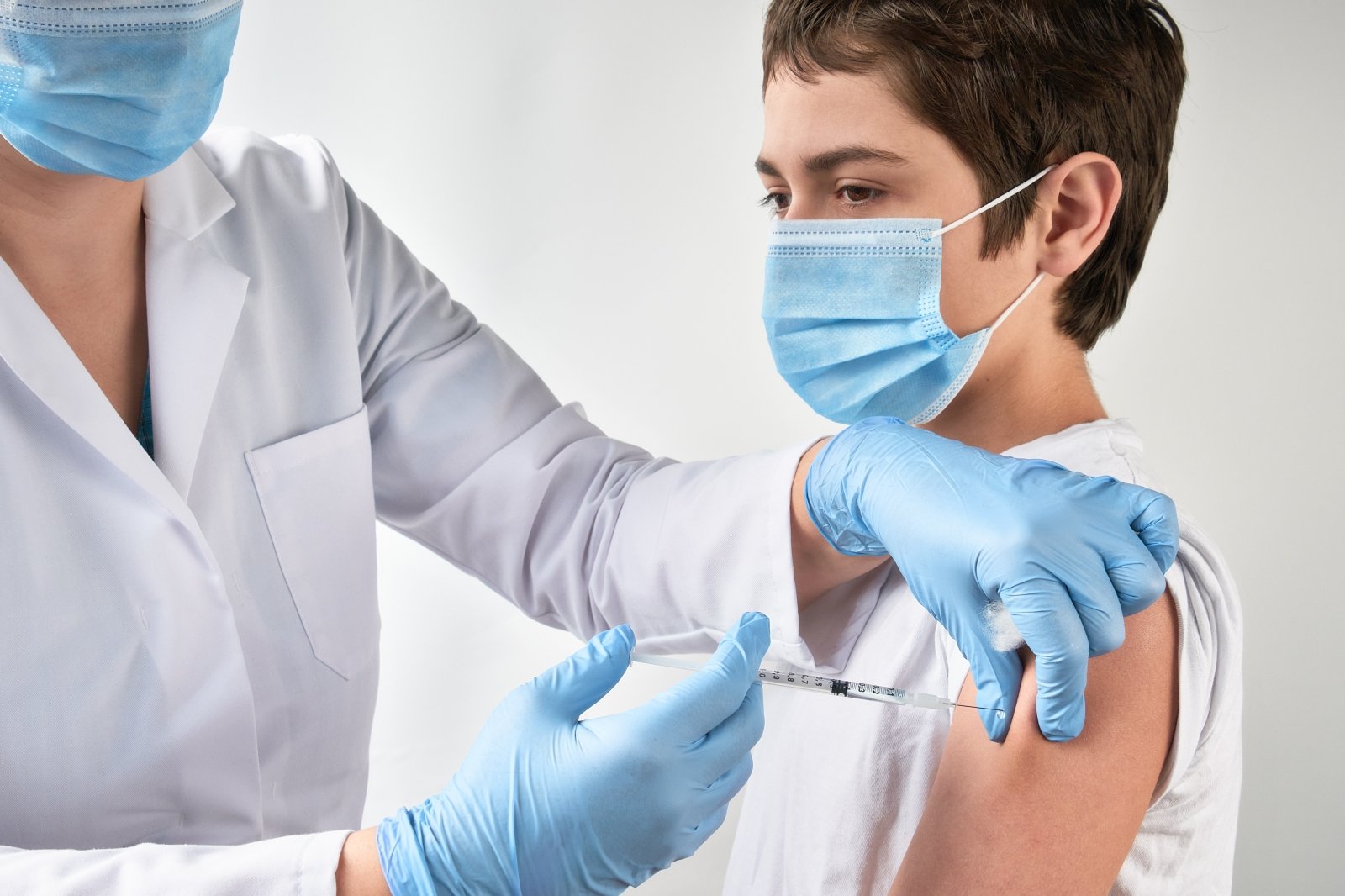 Підлітки також отримуватимуть «тисячу за вакцинацію»