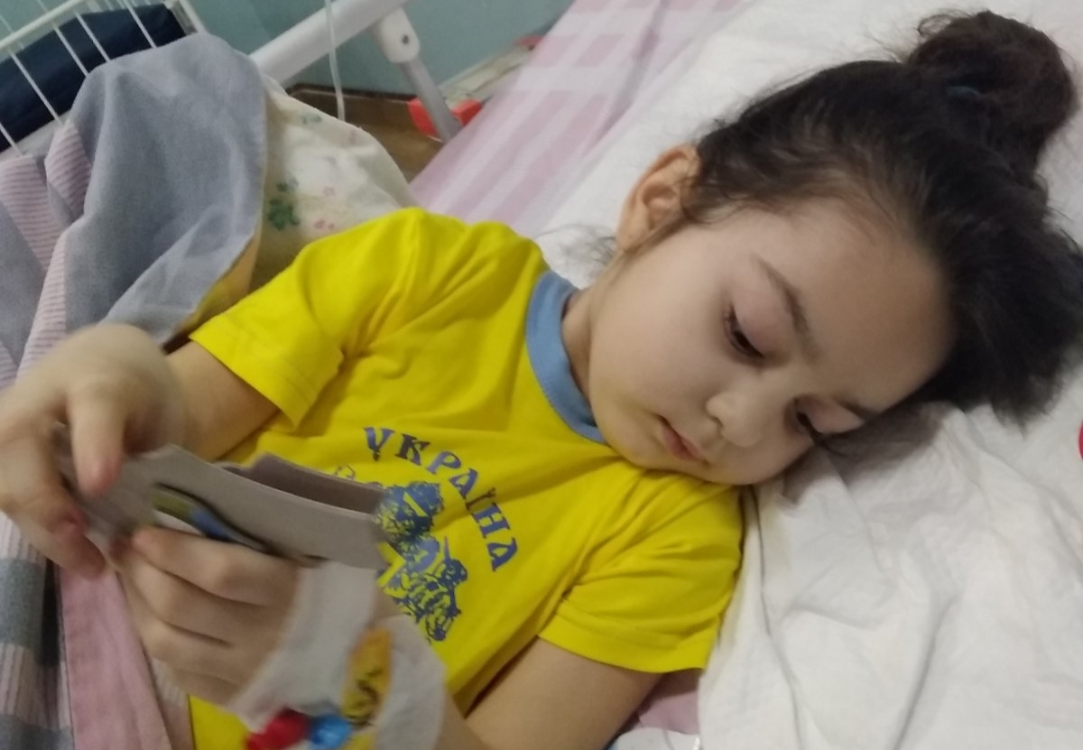 Для 5-річної Яринки зі Стрілок оголошено збір коштів